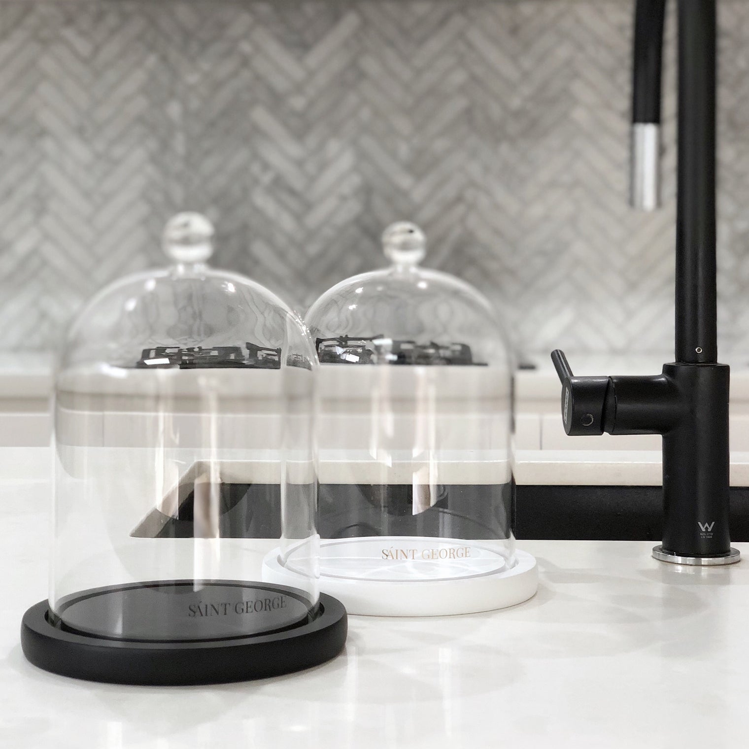 GLASS DOME - BLACK